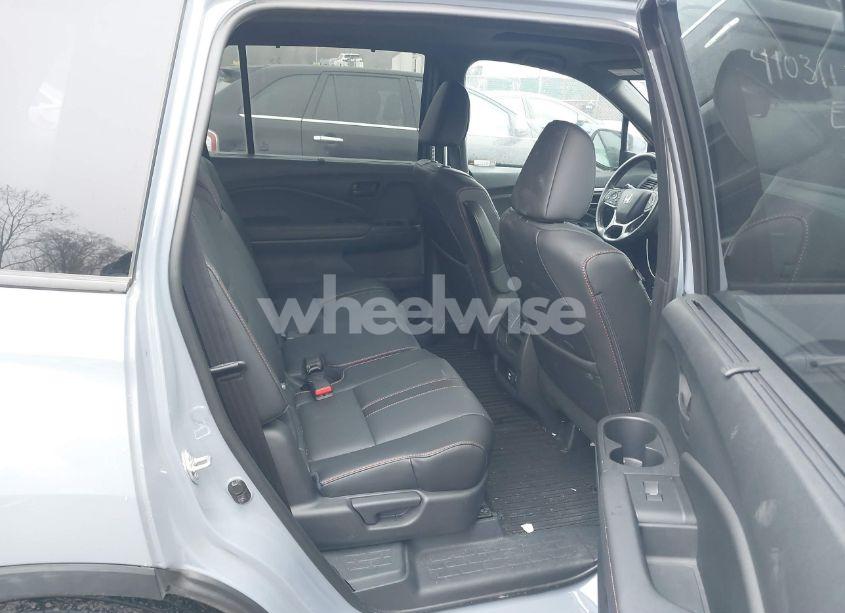 Photo 8 of 2022 Honda Passport AWD TRAILSPORT (VIN 5FNYF8H67NB030310)