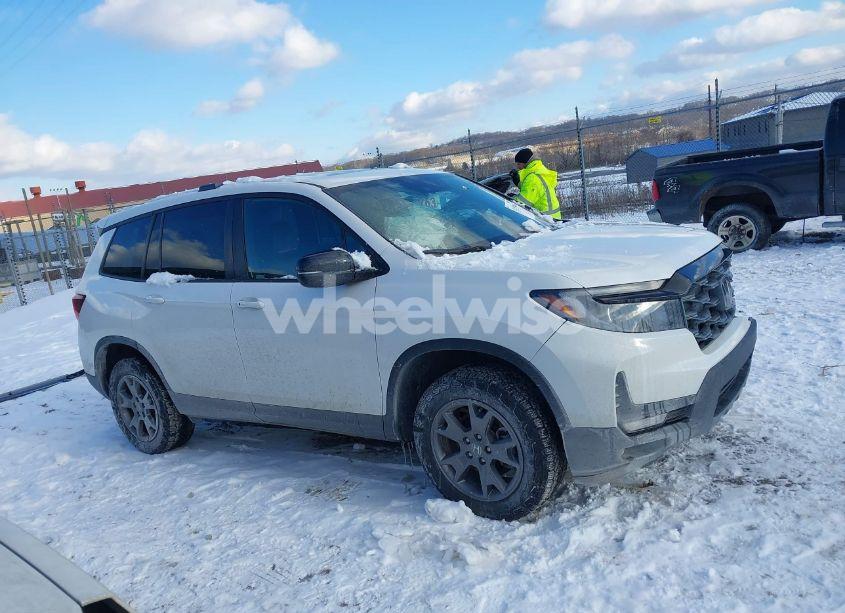 Photo 13 of 2024 Honda Passport TRAILSPORT (VIN 5FNYF8H67RB002884)