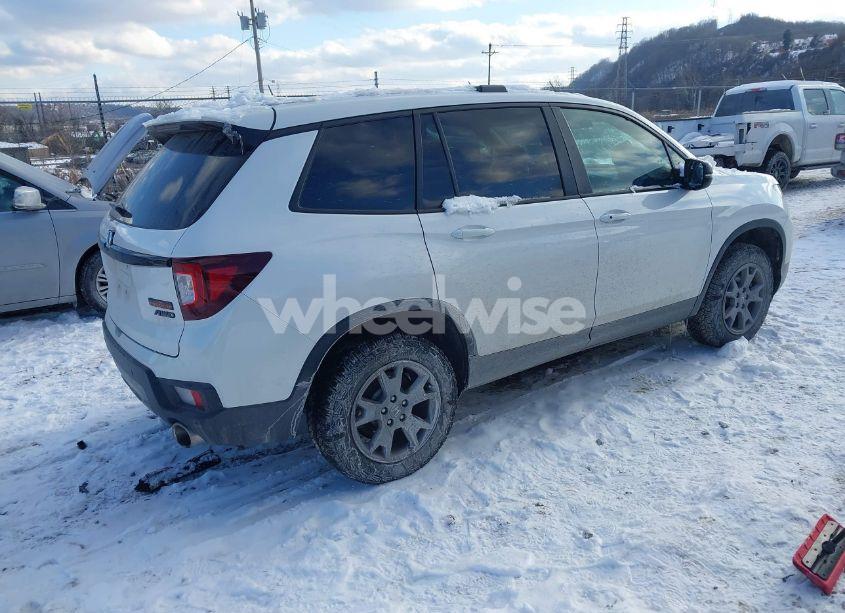 Photo 4 of 2024 Honda Passport TRAILSPORT (VIN 5FNYF8H67RB002884)