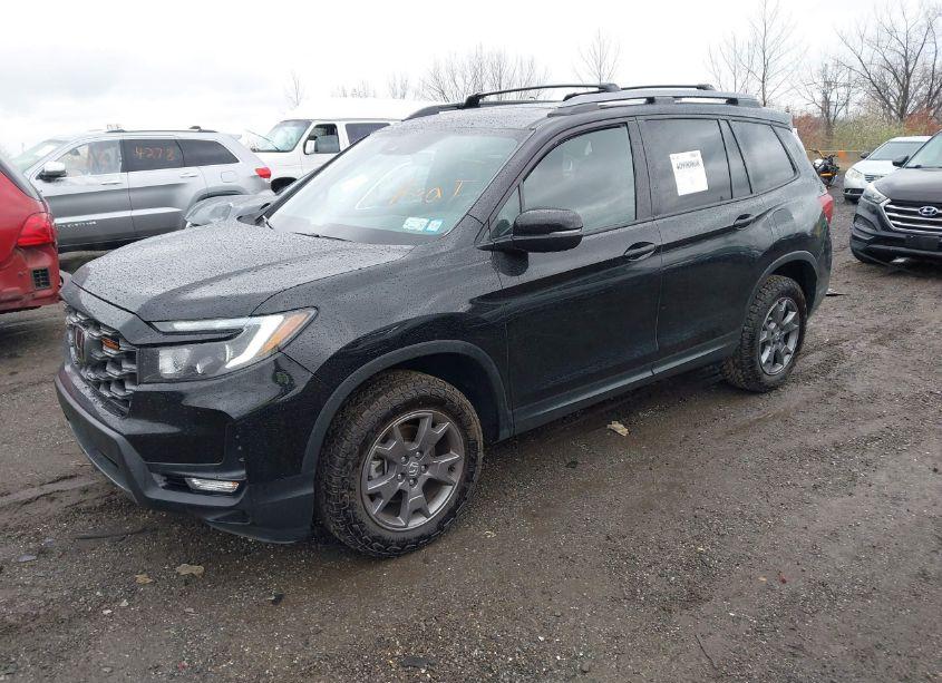 Photo 2 of 2024 Honda Passport AWD TRAILSPORT (VIN 5FNYF8H6XRB007934)