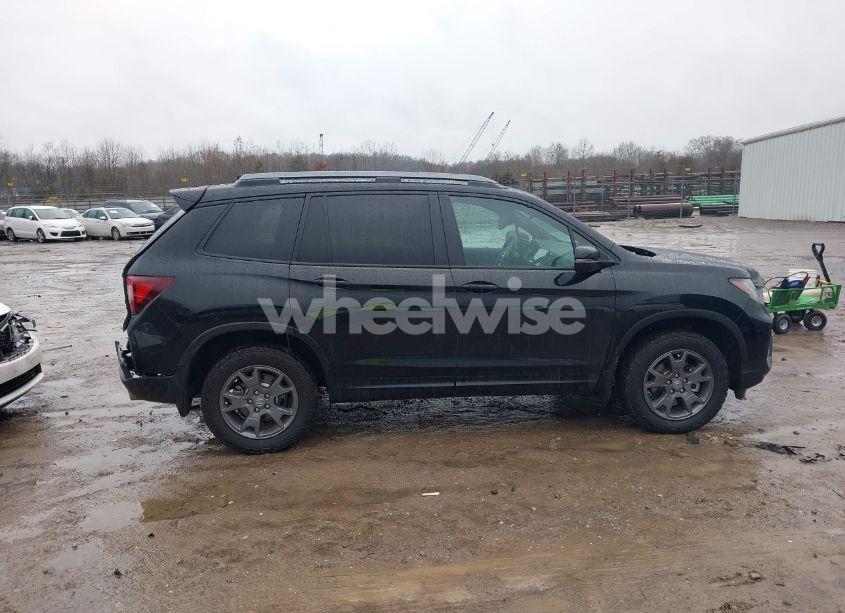 Photo 13 of 2024 Honda Passport TRAILSPORT (VIN 5FNYF8H6XRB019629)