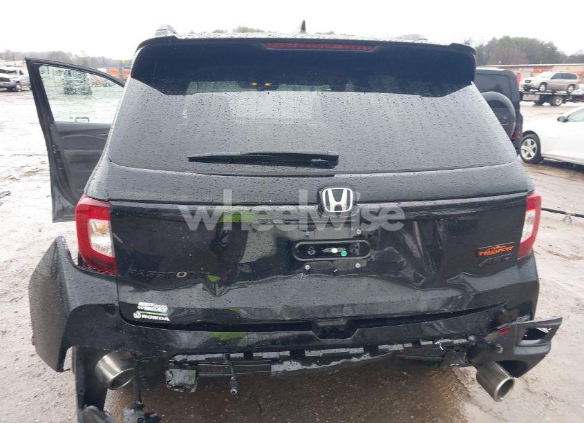 Photo 6 of 2024 Honda Passport TRAILSPORT (VIN 5FNYF8H6XRB019629)