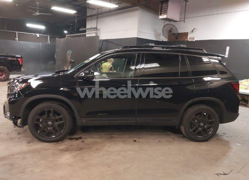 Photo 15 of 2024 Honda Passport AWD BLACK (VIN 5FNYF8H82RB002633)