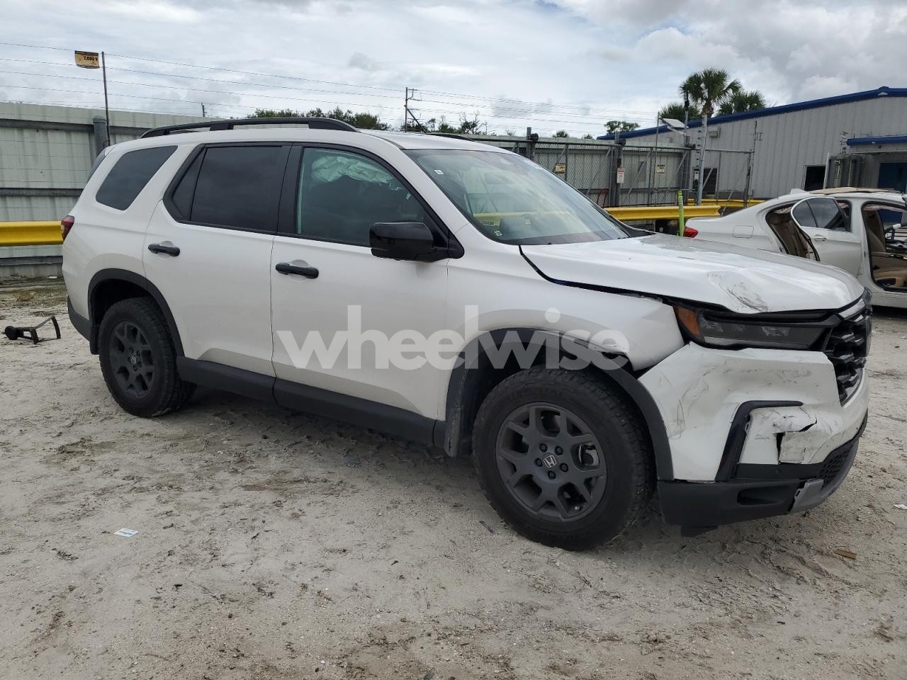 Photo 4 of 2024 HONDA PILOT TRAILSPORT (VIN 5FNYG1H69RB028729)