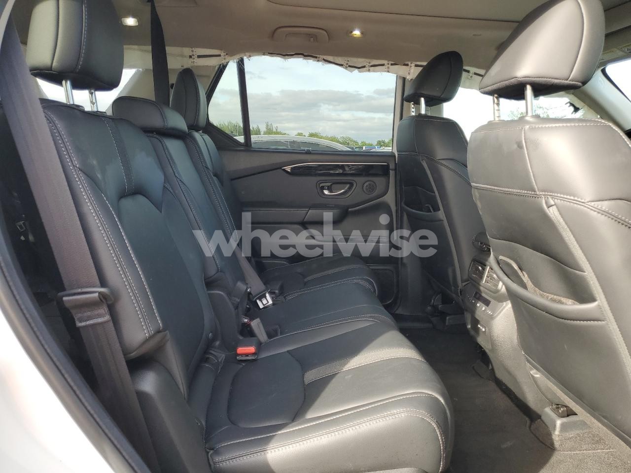 Photo 11 of 2024 HONDA PILOT TOURING (VIN 5FNYG1H74RB031305)