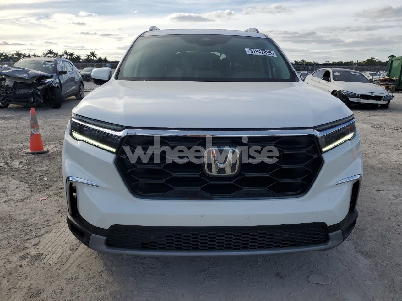 Photo 5 of 2024 HONDA PILOT TOURING (VIN 5FNYG1H74RB031305)