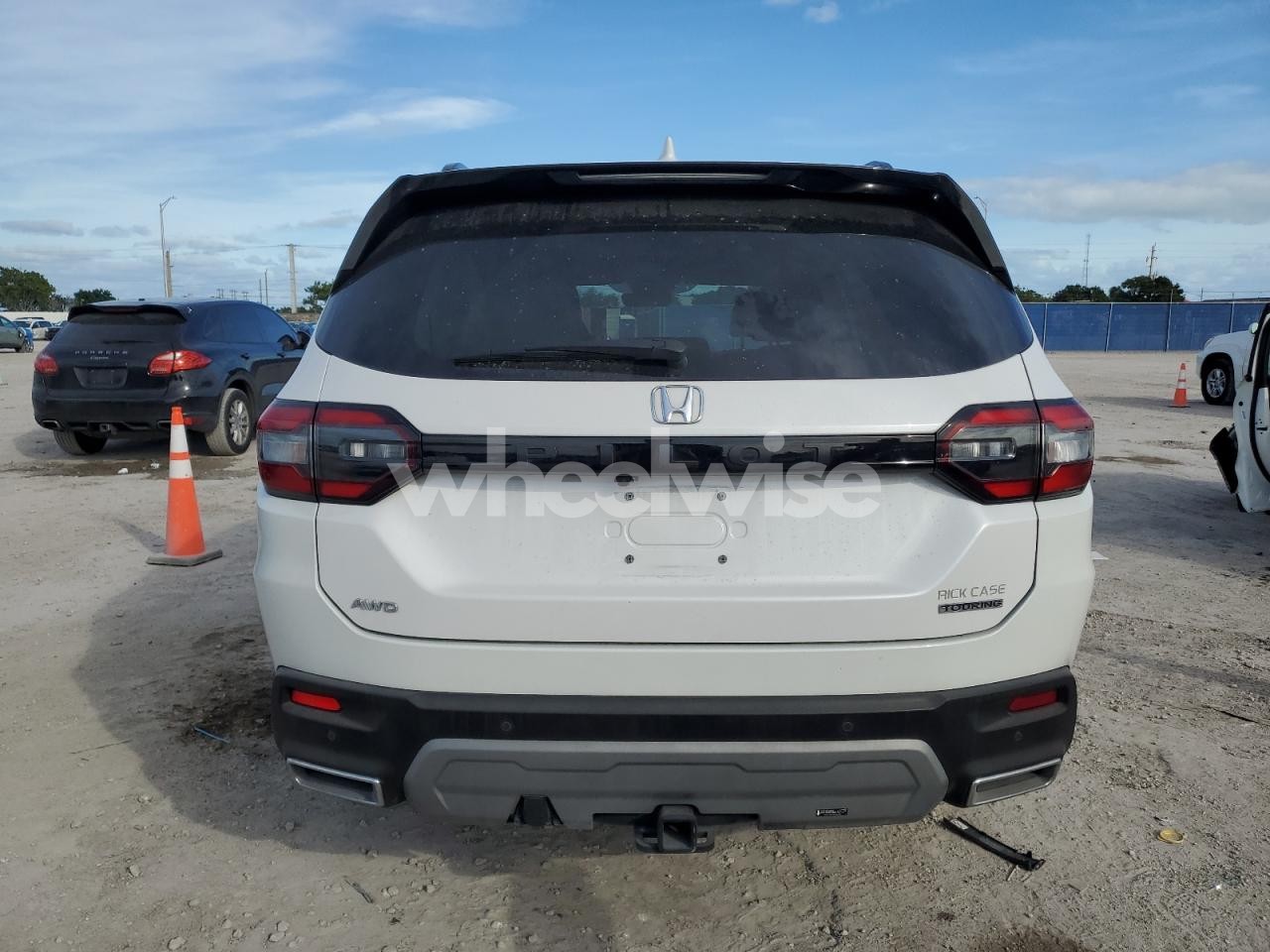 Photo 6 of 2024 HONDA PILOT TOURING (VIN 5FNYG1H74RB031305)