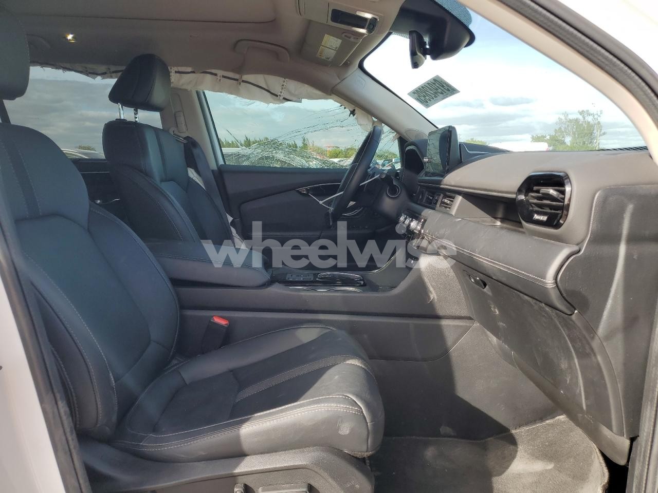 Photo 7 of 2024 HONDA PILOT TOURING (VIN 5FNYG1H74RB031305)