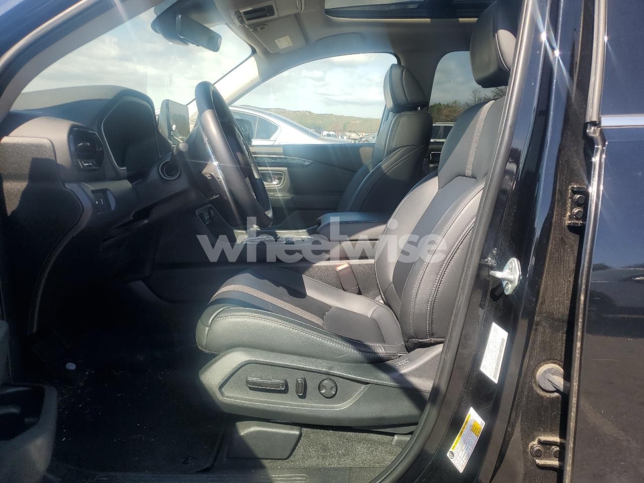 Photo 7 of 2023 HONDA PILOT TOURING (VIN 5FNYG1H78PB051750)