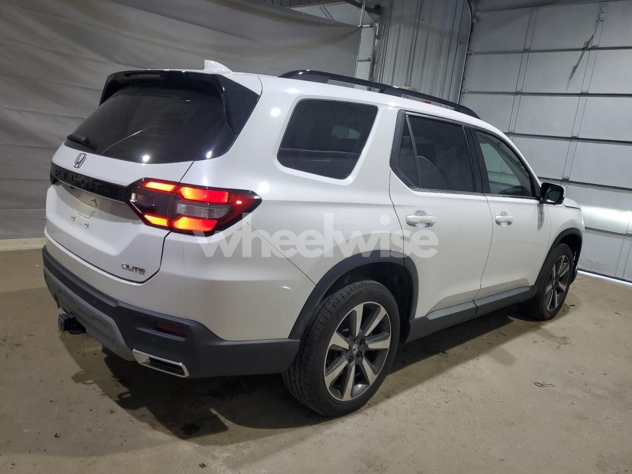 Photo 3 of 2023 HONDA PILOT ELITE N/A (VIN 5FNYG1H86PB048077)