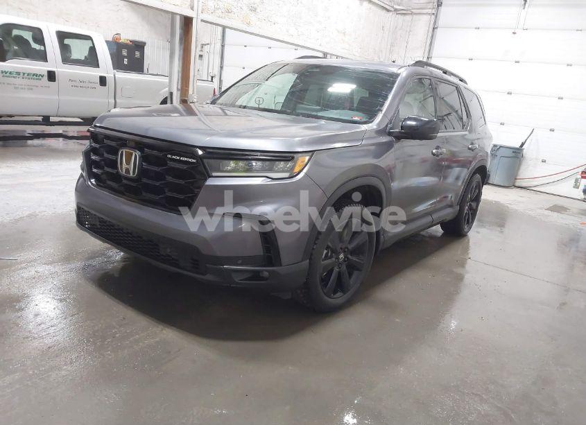 Photo 2 of 2025 Honda Pilot BLACK EDITION (VIN 5FNYG1H91SB034976)