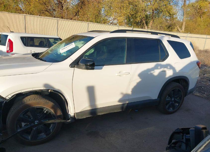 Photo 15 of 2025 Honda Pilot BLACK EDITION (VIN 5FNYG1H99SB052805)