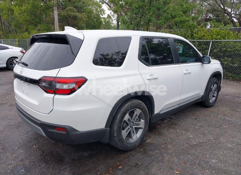 Photo 4 of 2025 Honda Pilot EX-L (VIN 5FNYG2H45SB005894)