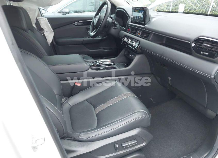 Photo 5 of 2025 Honda Pilot EX-L (VIN 5FNYG2H45SB005894)