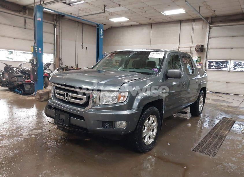 Photo 2 of 2010 Honda Ridgeline RTS (VIN 5FPYK1F44AB008965)