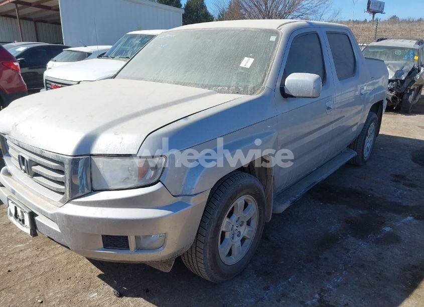 Photo 2 of 2013 Honda Ridgeline RTS (VIN 5FPYK1F47DB015204)