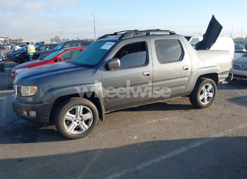 Photo 2 of 2013 Honda Ridgeline RTL (VIN 5FPYK1F52DB015796)