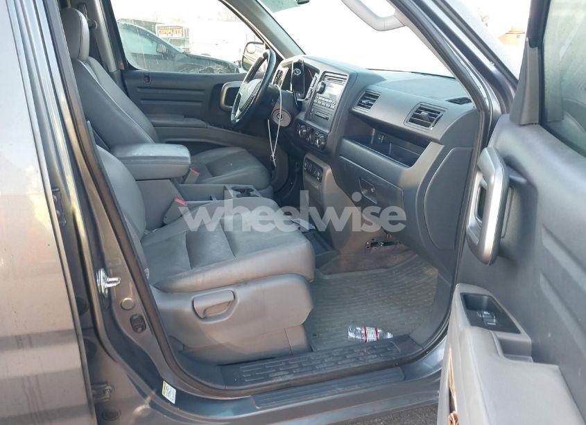 Photo 5 of 2013 Honda Ridgeline RTL (VIN 5FPYK1F52DB015796)