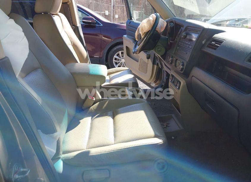 Photo 5 of 2010 Honda Ridgeline RTL (VIN 5FPYK1F54AB008506)