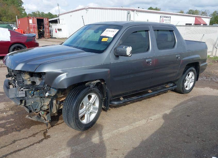 Photo 2 of 2013 Honda Ridgeline RTL (VIN 5FPYK1F55DB004002)