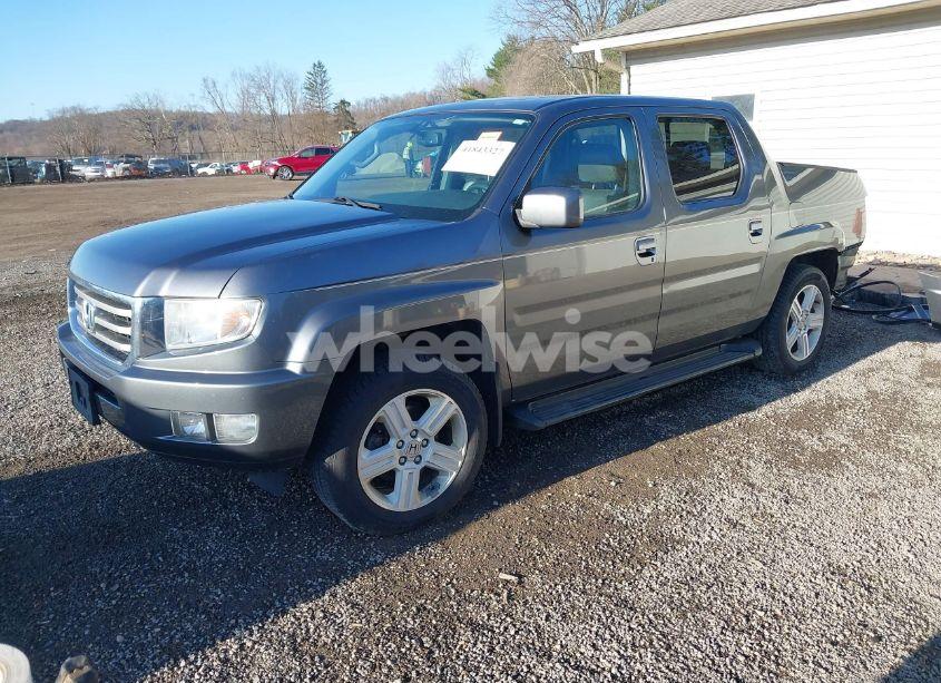 Photo 2 of 2013 Honda Ridgeline RTL (VIN 5FPYK1F55DB004842)