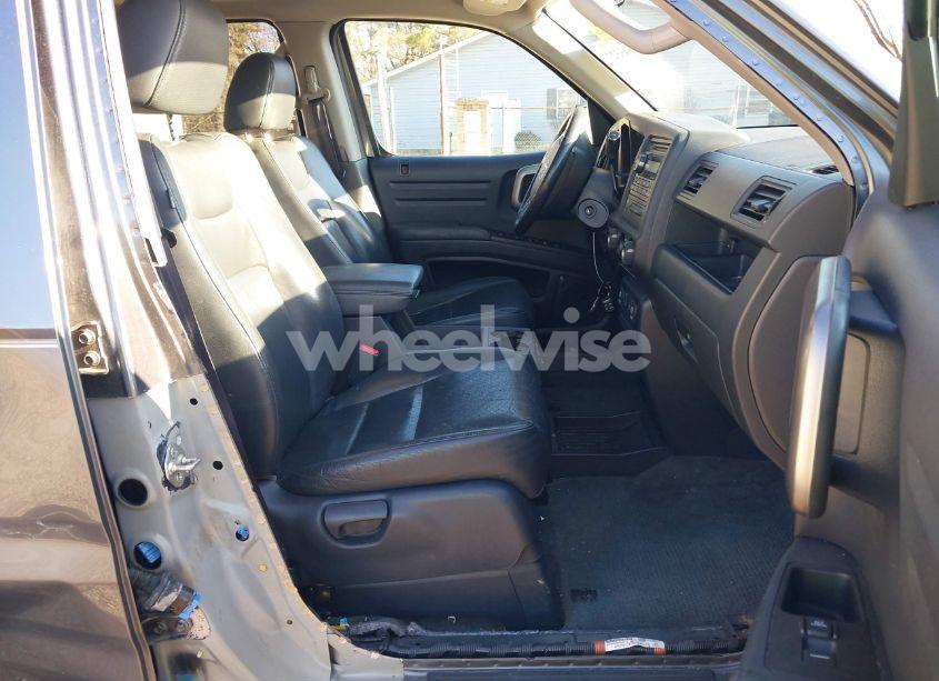 Photo 5 of 2013 Honda Ridgeline RTL (VIN 5FPYK1F55DB004842)