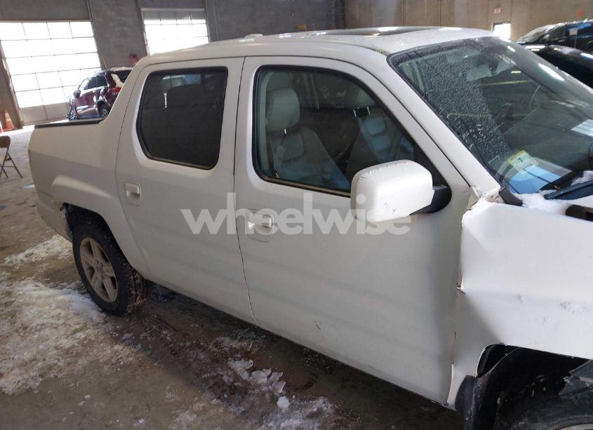 Photo 13 of 2014 Honda Ridgeline RTL (VIN 5FPYK1F55EB012490)