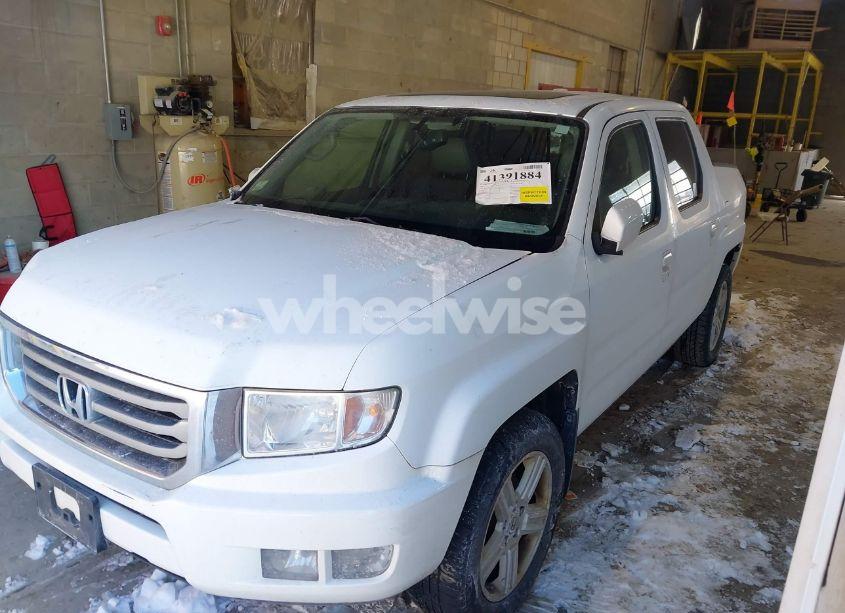 Photo 2 of 2014 Honda Ridgeline RTL (VIN 5FPYK1F55EB012490)