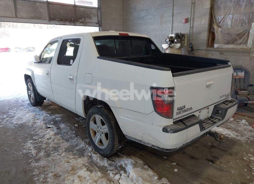 Photo 3 of 2014 Honda Ridgeline RTL (VIN 5FPYK1F55EB012490)