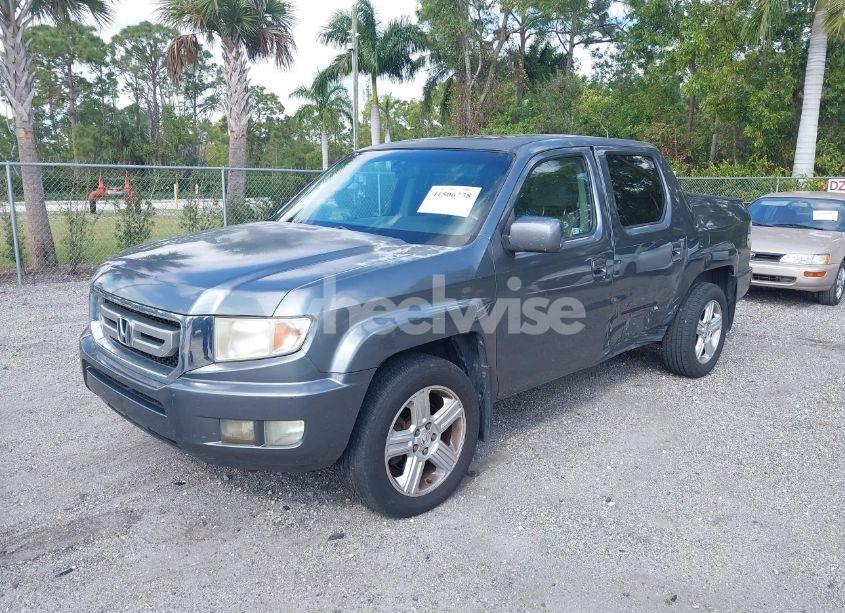 Photo 2 of 2010 Honda Ridgeline RTL (VIN 5FPYK1F56AB001976)