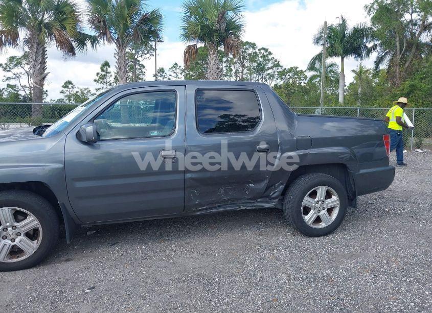 Photo 6 of 2010 Honda Ridgeline RTL (VIN 5FPYK1F56AB001976)