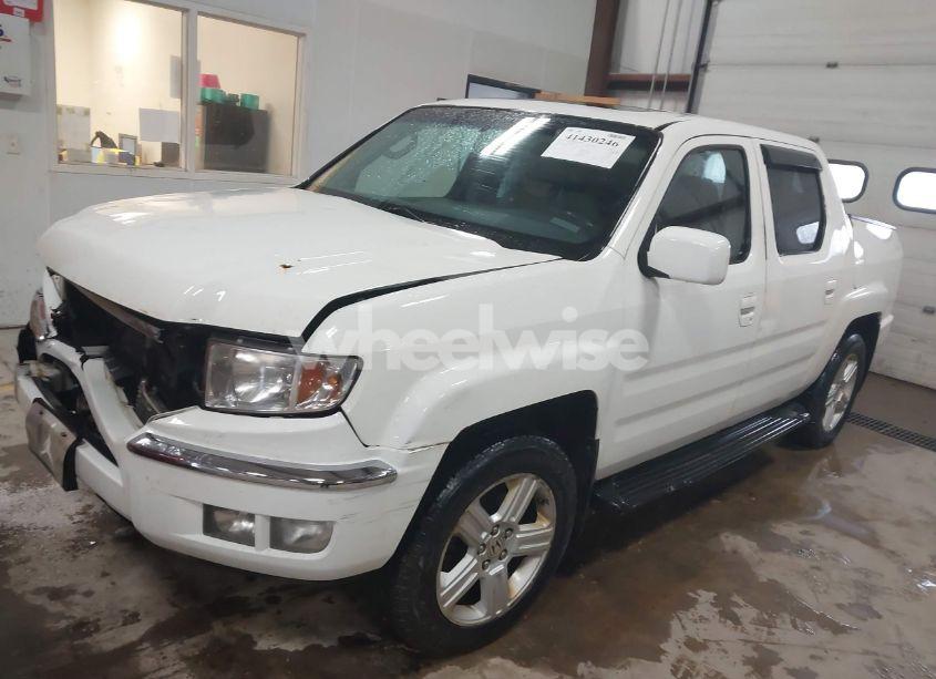 Photo 2 of 2010 Honda Ridgeline RTL (VIN 5FPYK1F56AB006207)