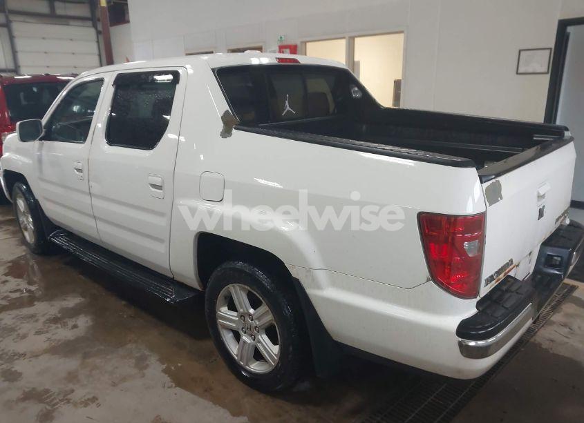 Photo 3 of 2010 Honda Ridgeline RTL (VIN 5FPYK1F56AB006207)