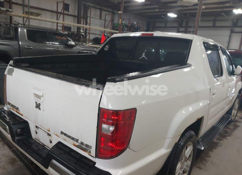 Photo 4 of 2010 Honda Ridgeline RTL (VIN 5FPYK1F56AB006207)