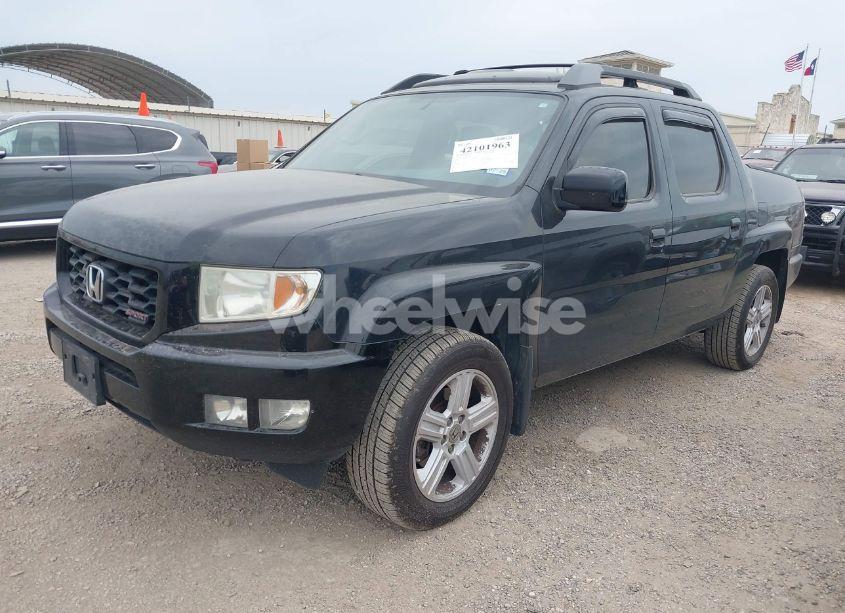 Photo 2 of 2013 Honda Ridgeline RTL (VIN 5FPYK1F56DB003473)