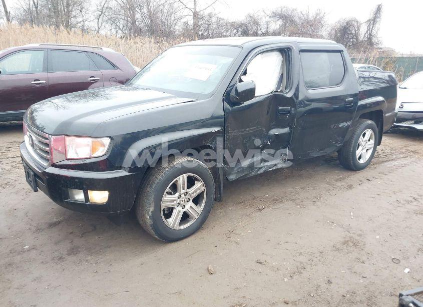 Photo 2 of 2013 Honda Ridgeline RTL (VIN 5FPYK1F56DB004414)