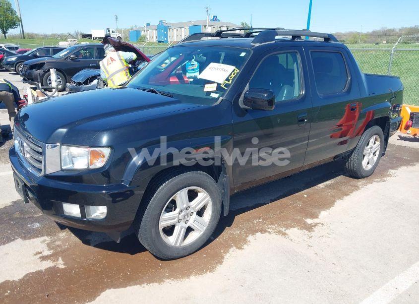 Photo 2 of 2013 Honda Ridgeline RTL (VIN 5FPYK1F57DB005538)