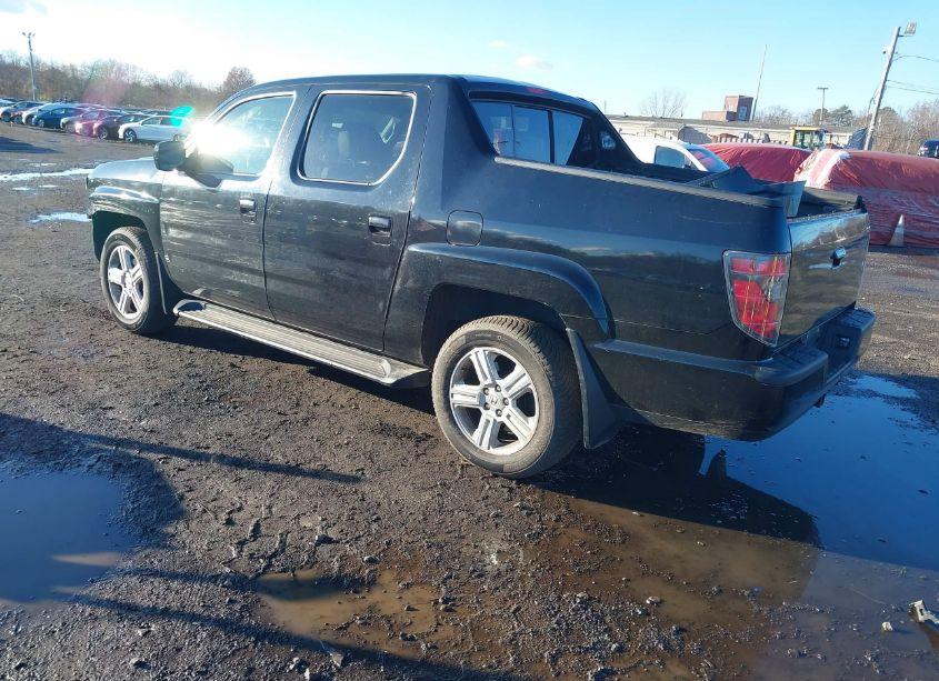 Photo 3 of 2014 Honda Ridgeline RTL (VIN 5FPYK1F57EB002205)