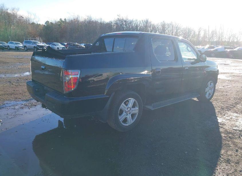 Photo 4 of 2014 Honda Ridgeline RTL (VIN 5FPYK1F57EB002205)