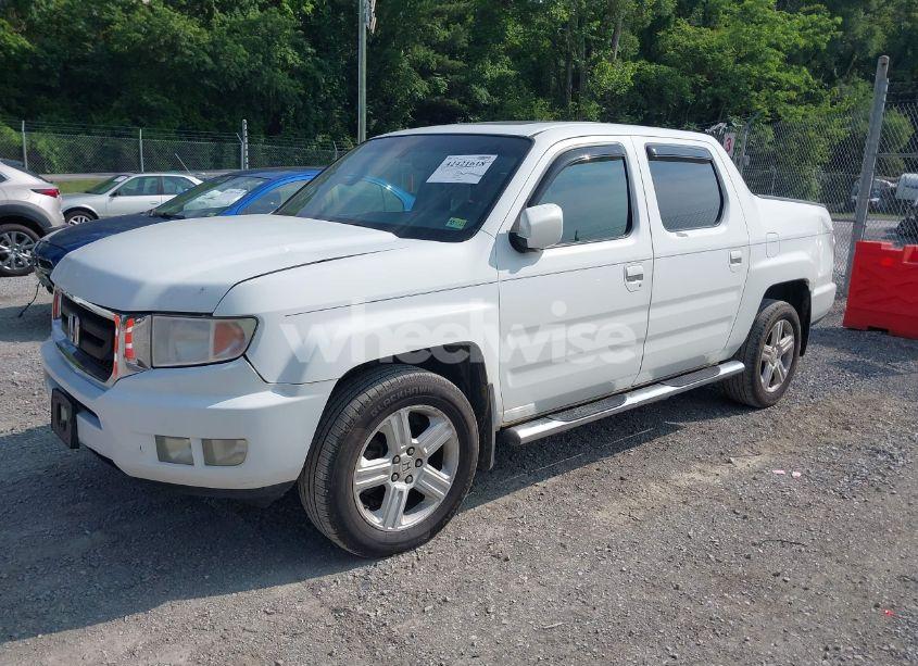 Photo 2 of 2010 Honda Ridgeline RTL (VIN 5FPYK1F58AB012526)