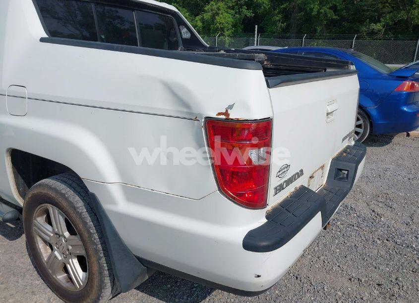 Photo 6 of 2010 Honda Ridgeline RTL (VIN 5FPYK1F58AB012526)
