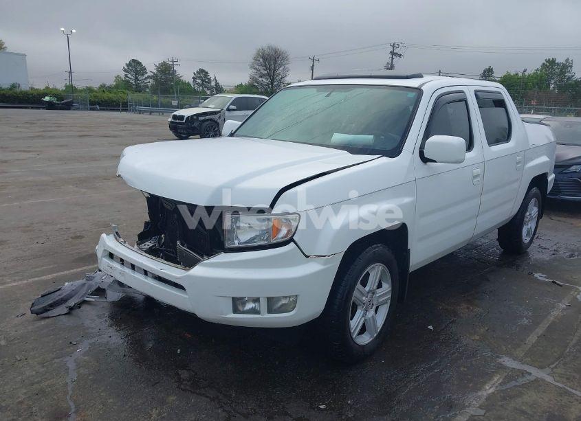 Photo 2 of 2014 Honda Ridgeline RTL (VIN 5FPYK1F58EB011186)