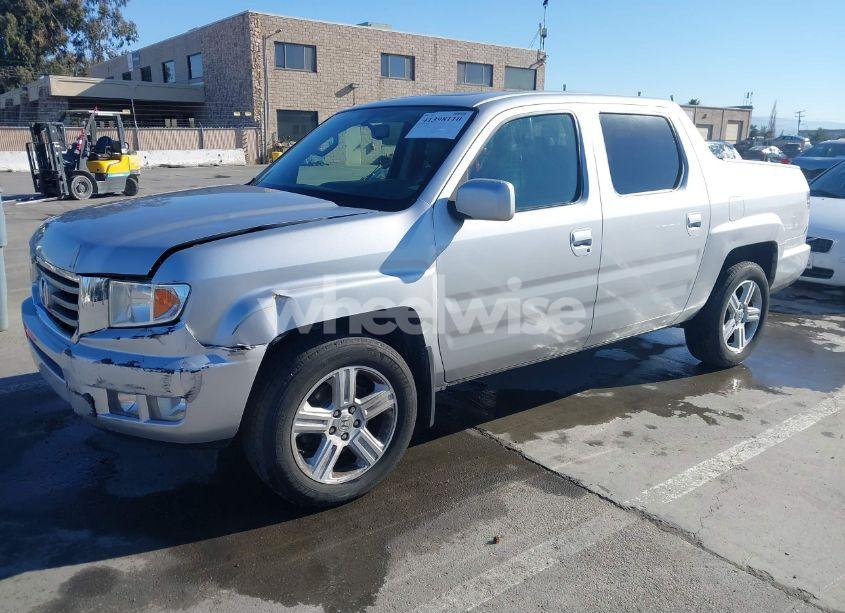 Photo 2 of 2013 Honda Ridgeline RTL (VIN 5FPYK1F59DB005072)