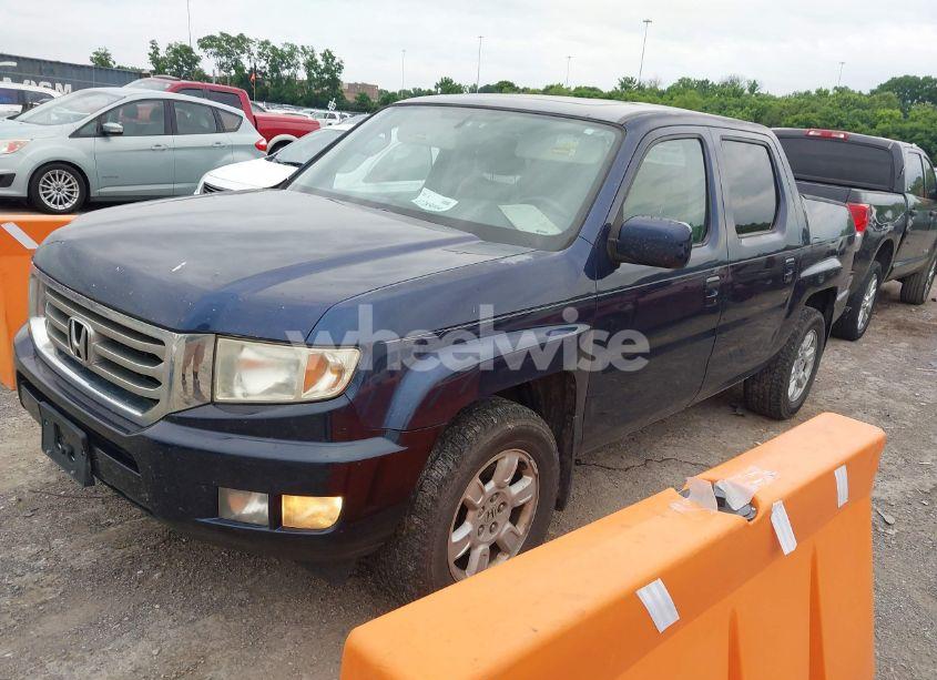 Photo 2 of 2013 Honda Ridgeline RTL (VIN 5FPYK1F59DB007369)