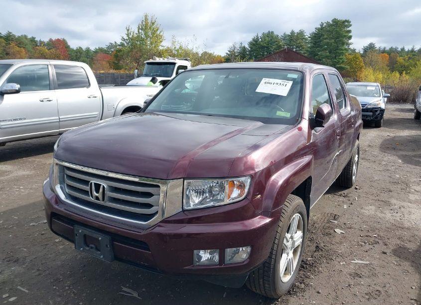 Photo 2 of 2013 Honda Ridgeline RTL (VIN 5FPYK1F5XDB017943)