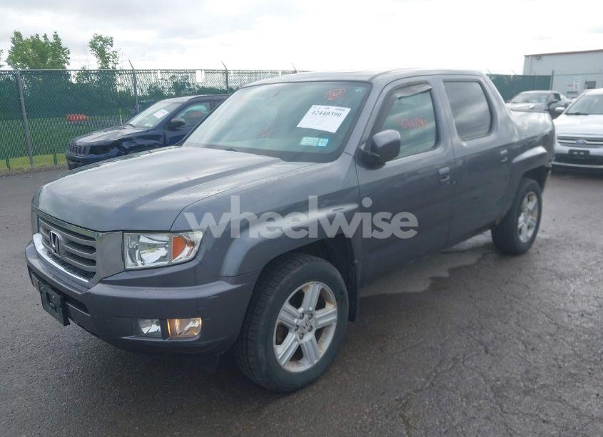 Photo 2 of 2014 Honda Ridgeline RTL (VIN 5FPYK1F5XEB011772)