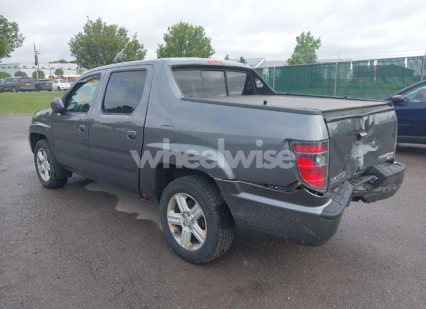 Photo 3 of 2014 Honda Ridgeline RTL (VIN 5FPYK1F5XEB011772)