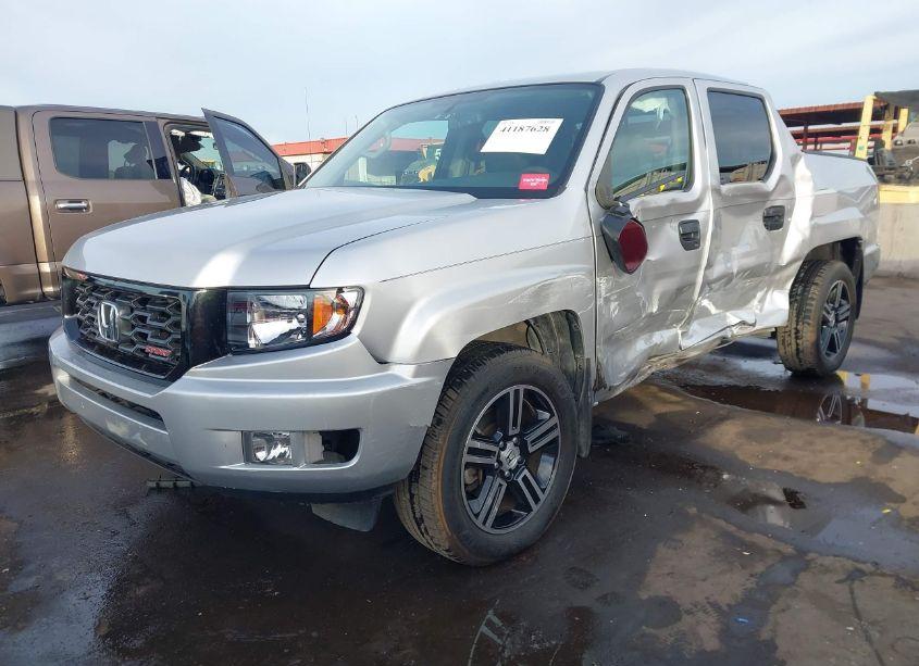 Photo 2 of 2014 Honda Ridgeline SPORT (VIN 5FPYK1F70EB002631)