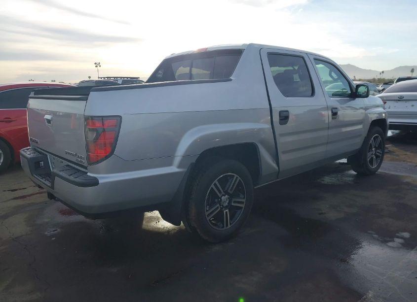 Photo 4 of 2014 Honda Ridgeline SPORT (VIN 5FPYK1F70EB002631)