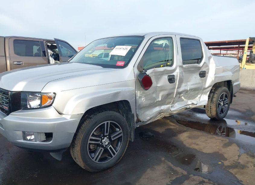Photo 6 of 2014 Honda Ridgeline SPORT (VIN 5FPYK1F70EB002631)